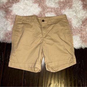 Old Navy Everyday khaki shorts Women’s size 12